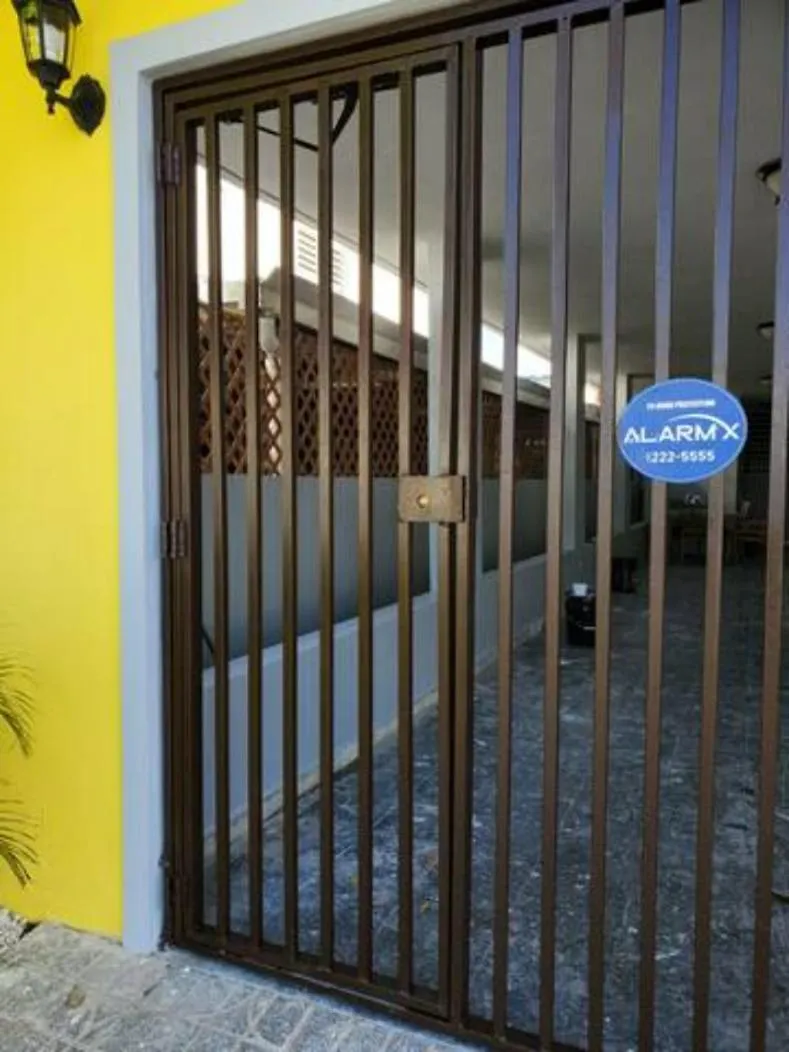 Near Casa Bacardi, 5 Beds, Sleeps 10, Beach Town, Unit 1 Catano 0*,  Puerto Rico